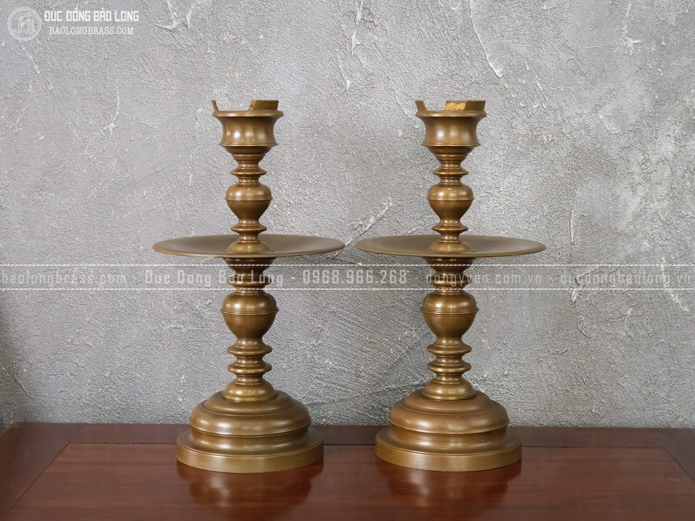 Cặp chân nến đồng vàng cao 41cm trơn màu trầm cổ