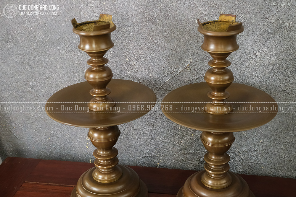 Cặp Chân Nến Đồng Vàng Cao 41Cm Trơn Màu Trầm Cổ