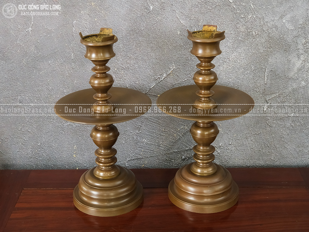 Cặp Chân Nến Đồng Vàng Cao 41Cm Trơn Màu Trầm Cổ
