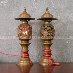 Đôi Đèn Bằng Đồng Vàng Cao 44Cm Màu Nâu Trầm Cổ