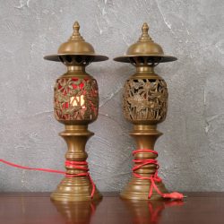 Đôi Đèn Bằng Đồng Vàng Cao 44Cm Màu Nâu Trầm Cổ