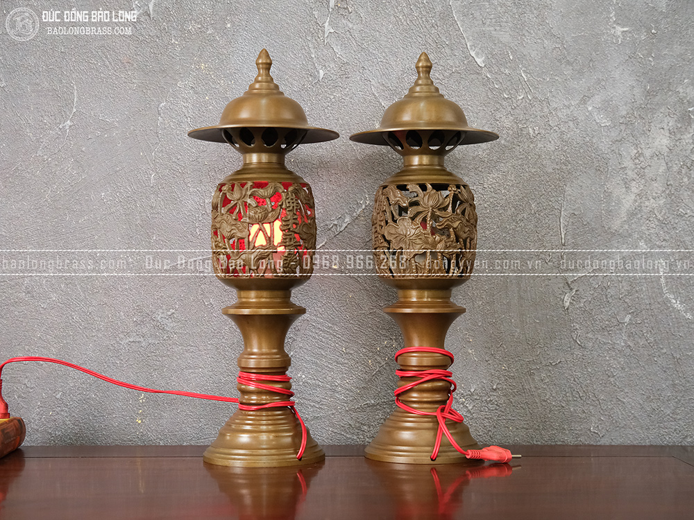 Đôi Đèn Bằng Đồng Vàng Cao 44Cm Màu Nâu Trầm Cổ