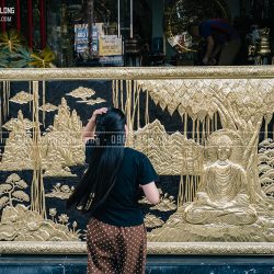tranh Phật Thích Ca Mâu Ni ngồi thiền bằng đồng vàng Khổ 2m61 x 1m55 khung liền đồng