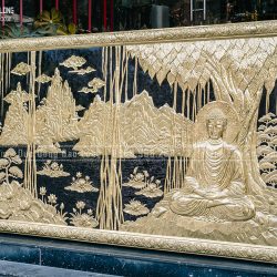 tranh Phật Thích Ca Mâu Ni ngồi thiền bằng đồng vàng Khổ 2m61 x 1m55 khung liền đồng