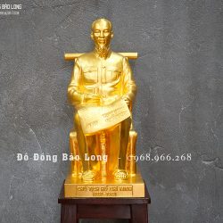 Tượng đồng Bác Hồ ngồi đọc báo bằng đồng dát vàng 24k cao 50cm