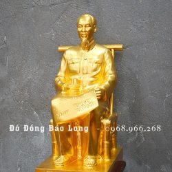 Tượng đồng Bác Hồ ngồi đọc báo bằng đồng dát vàng 24k cao 50cm