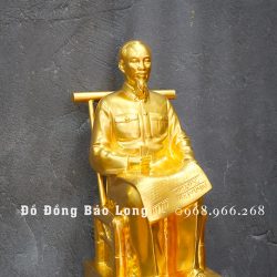 Tượng đồng Bác Hồ ngồi đọc báo bằng đồng dát vàng 24k cao 50cm
