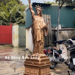Tượng Nữ Thần Tự Do bằng đồng đỏ cao 1m55