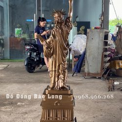 Tượng Nữ Thần Tự Do bằng đồng đỏ cao 1m55